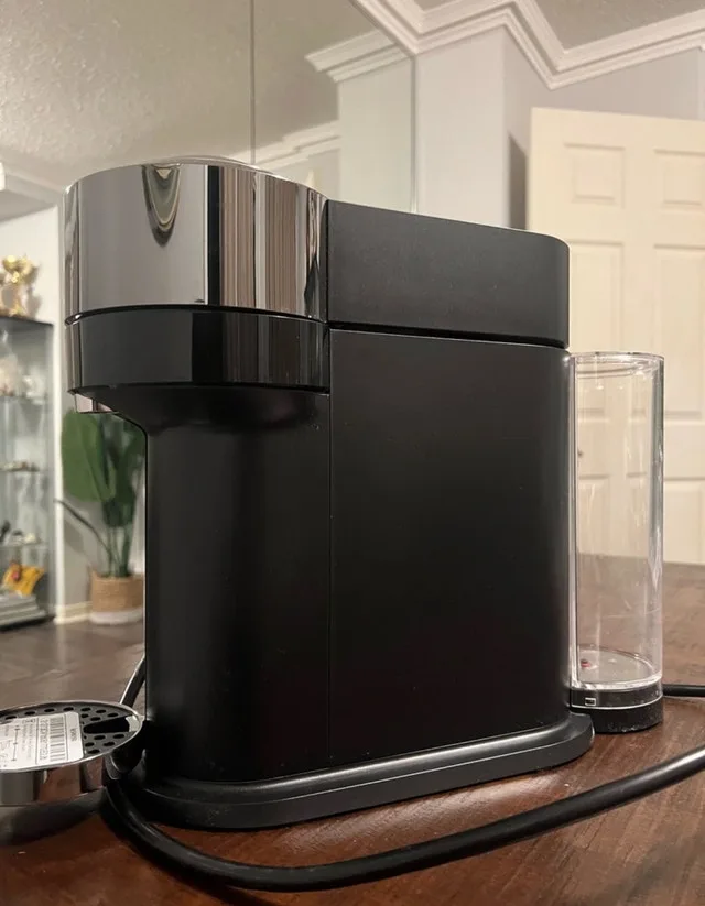 Nespresso Vertuo Next Deluxe Dark Chrome image indicator(2)