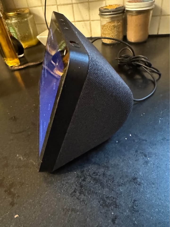 Amazon Echo Show smart display - photo 2