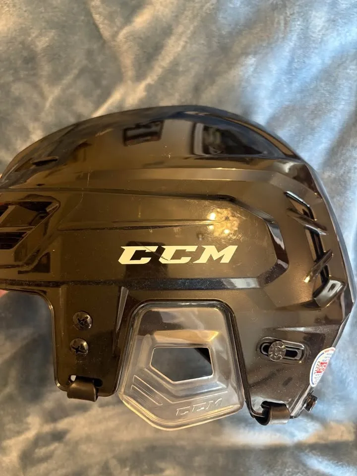 Jackson Mystique Figure Skates (Size 8) + FREE Helmet! ⛸️🎄 image indicator(2)