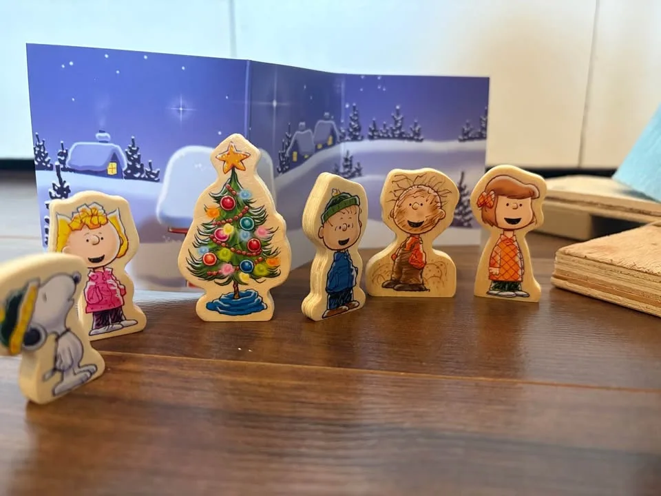 🎄 Peanuts Charlie Brown Wooden Set + Musical Tree! Perfect Condi image indicator(3)