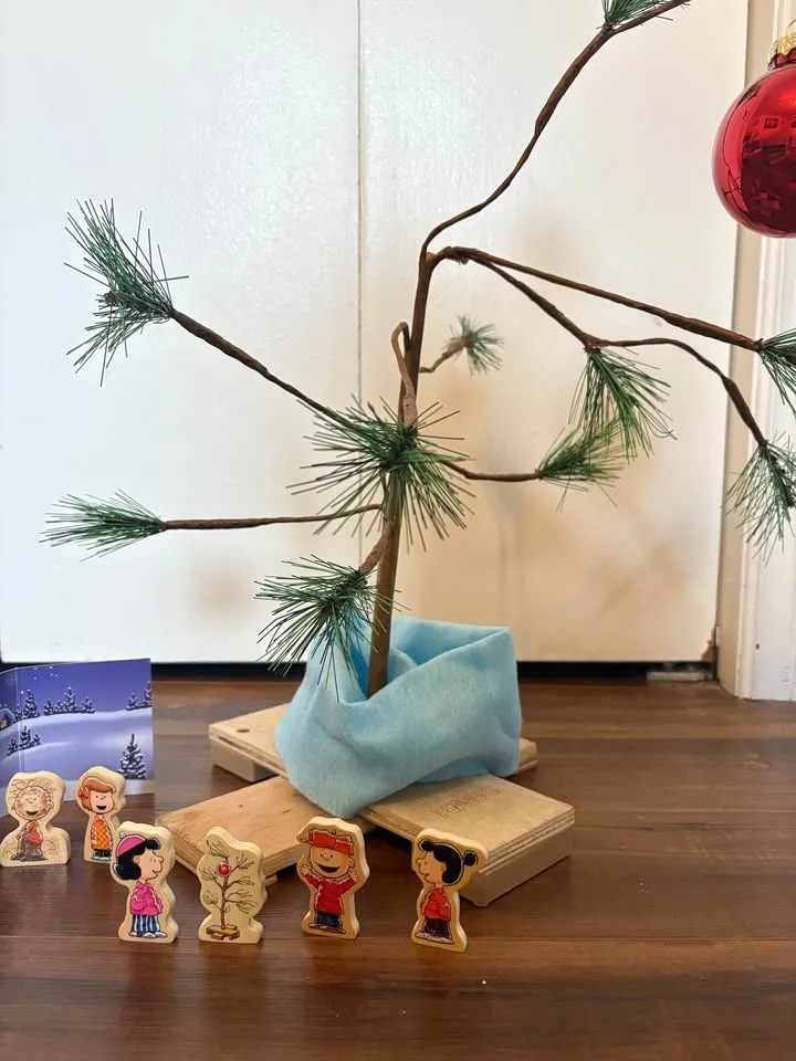 🎄 Peanuts Charlie Brown Wooden Set + Musical Tree! Perfect Condi image indicator(4)