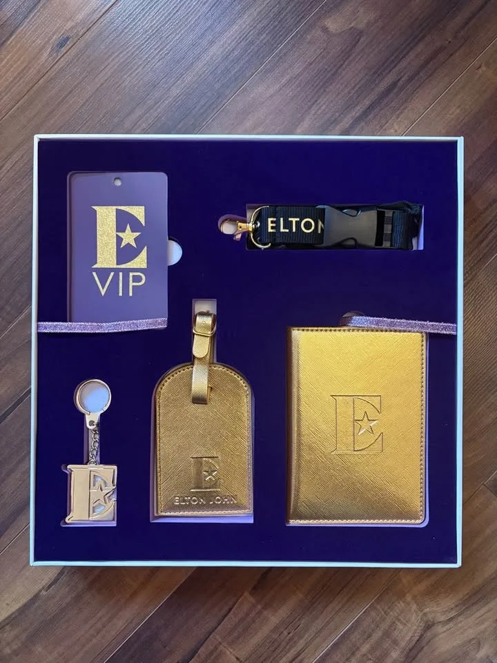 💛 Elton John VIP Collectors Box Set — Holiday Special! 🎄🎶 image indicator(2)