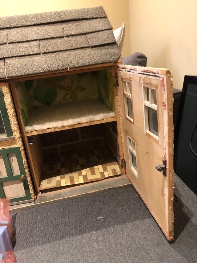 100 years old doll house. CLEANOUT image indicator(5)