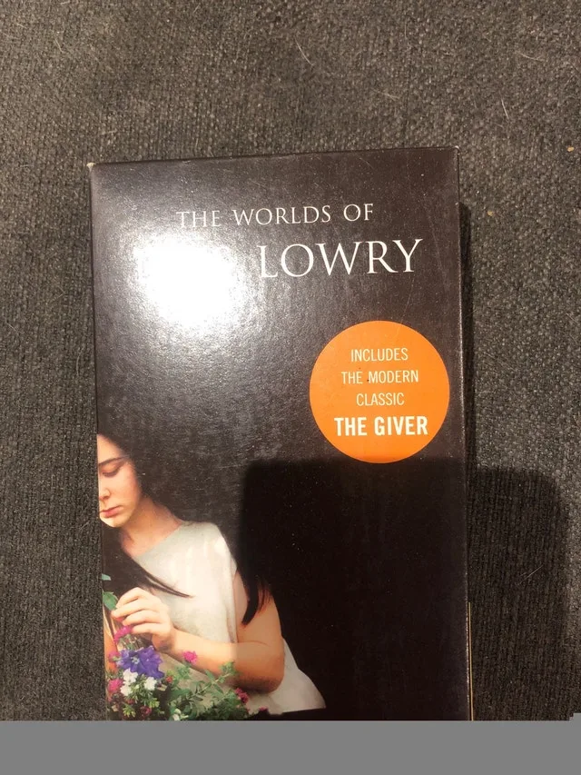 The giver book set image indicator(2)