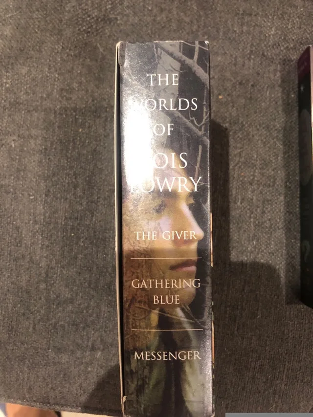 The giver book set image indicator(3)