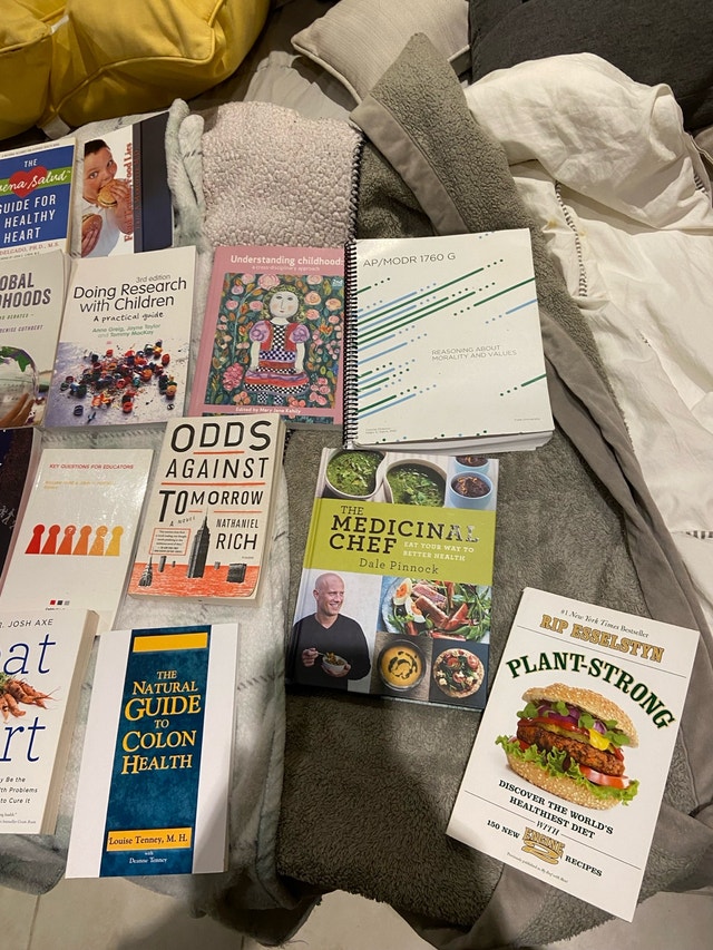 Lots of Books - photo 2