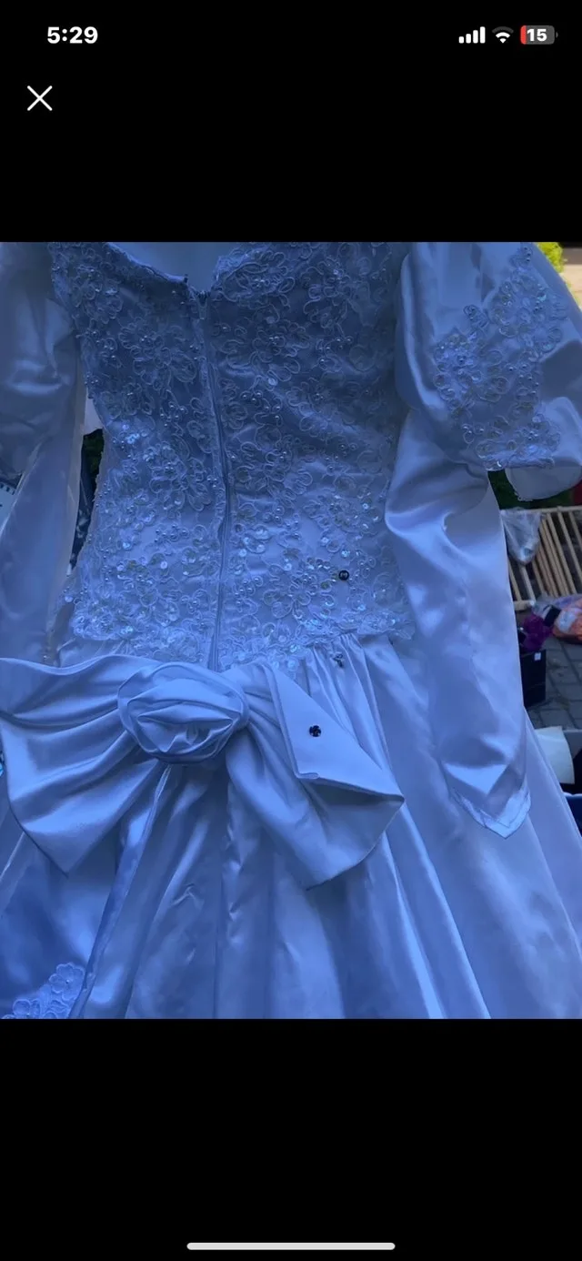 Beautiful wedding dress Great condition Size small /medium image indicator(4)