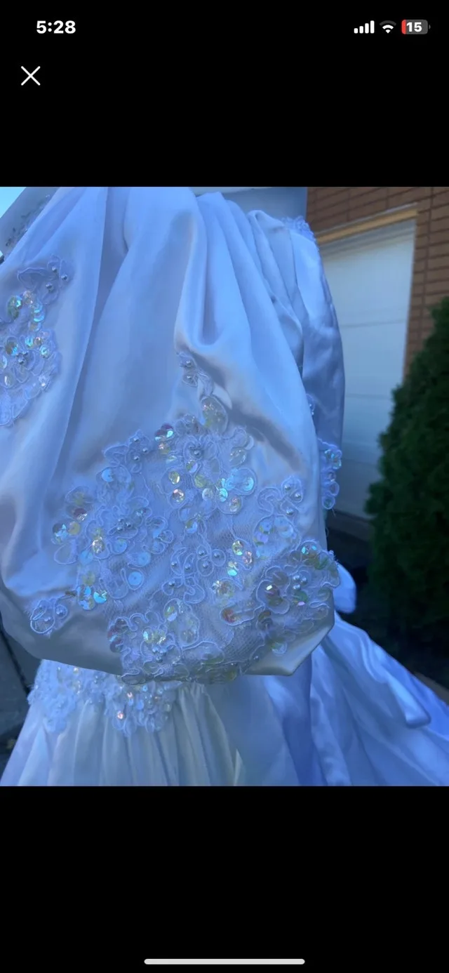 Beautiful wedding dress Great condition Size small /medium image indicator(6)