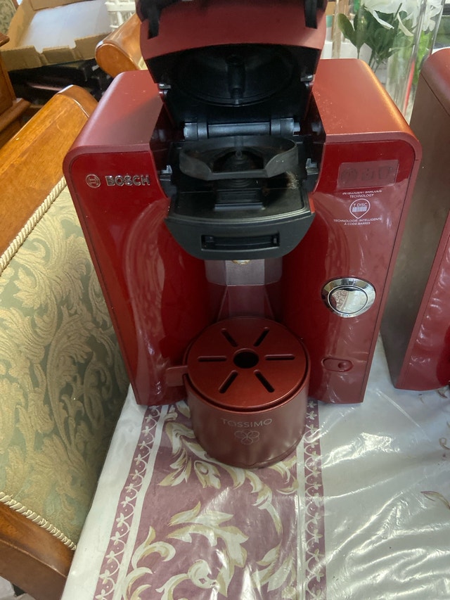 2 Bosch Tassimo coffee machines CLEANOUT - photo 2
