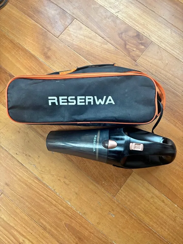 RESERWA Portable Car Vacuum - Powerful Suction!