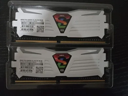 GeIL SUPER LUCE RGB SYNC 16GB RAM (2 x 8GB) DDR4 White