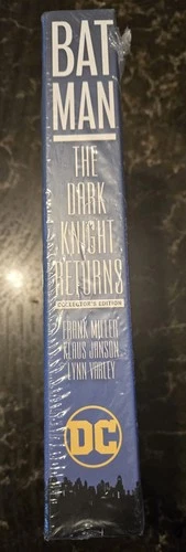 Batman Dark Knight Returns Collector's Edition Box Set - photo 3