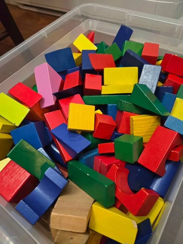 32 Litre box full of wooden blocks image indicator(2)