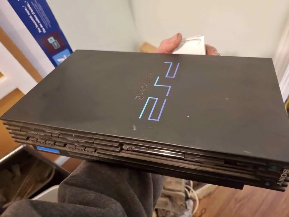 PS2 with remote control and power adapter no controller need sol