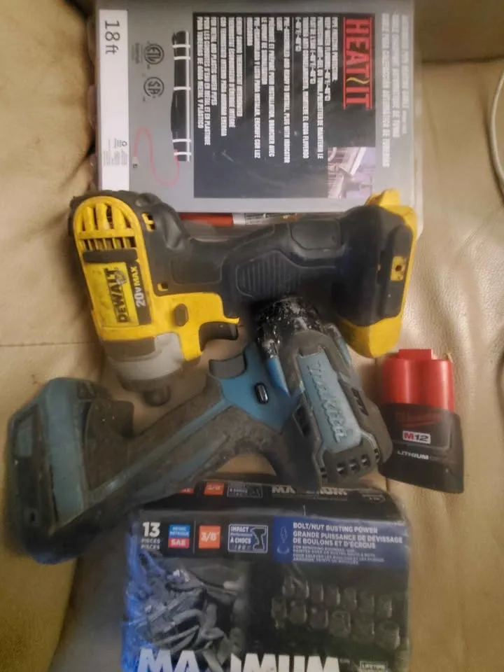 Makita Drill, Ladders, Denon Receiver, Nailer, Receivers, Sander image indicator(5)