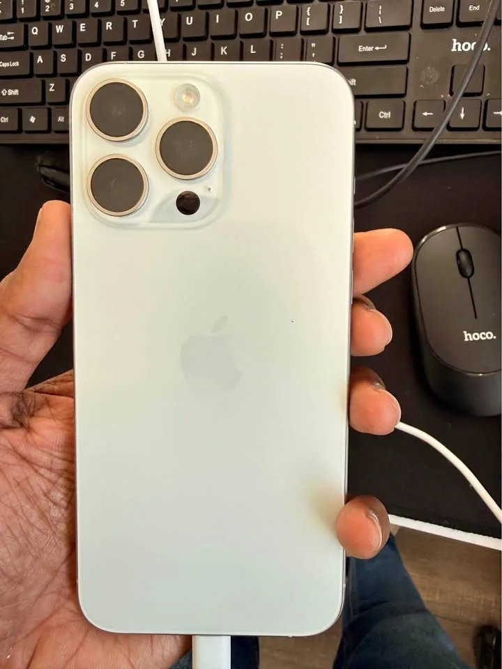 iPhone 15 Pro Max - White Titanium - 256GB - Excellent