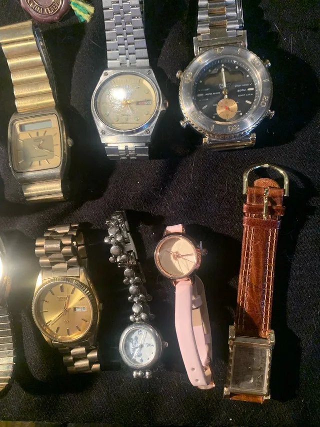 Watches - High quality time pieces - various brands and prices image indicator(4)