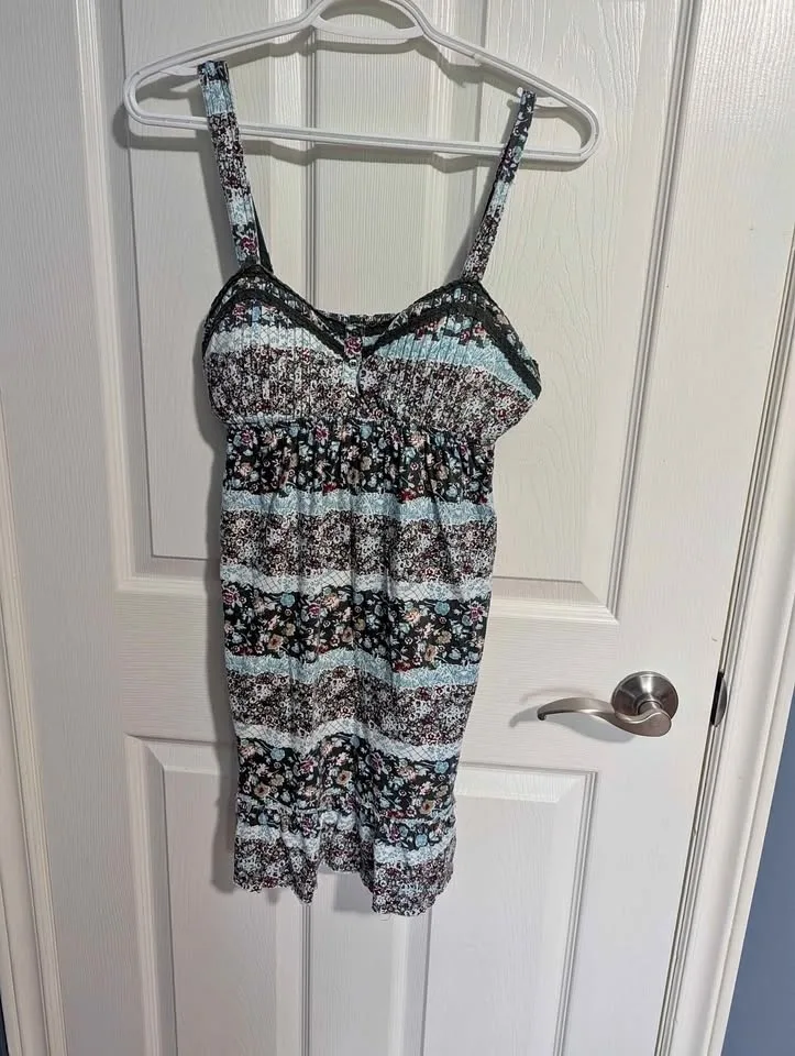 Ladiew cotton floral Dress, size L, Waterdown pickup
