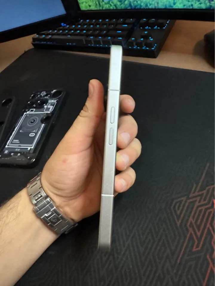 Nothing Phone 3 512 GB image indicator(2)