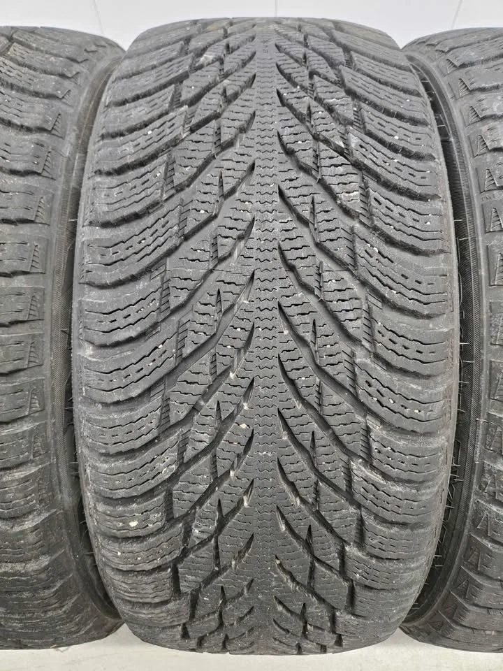 Nokian Hakkapelitta Winter Tires- 235/45R18 image indicator(4)