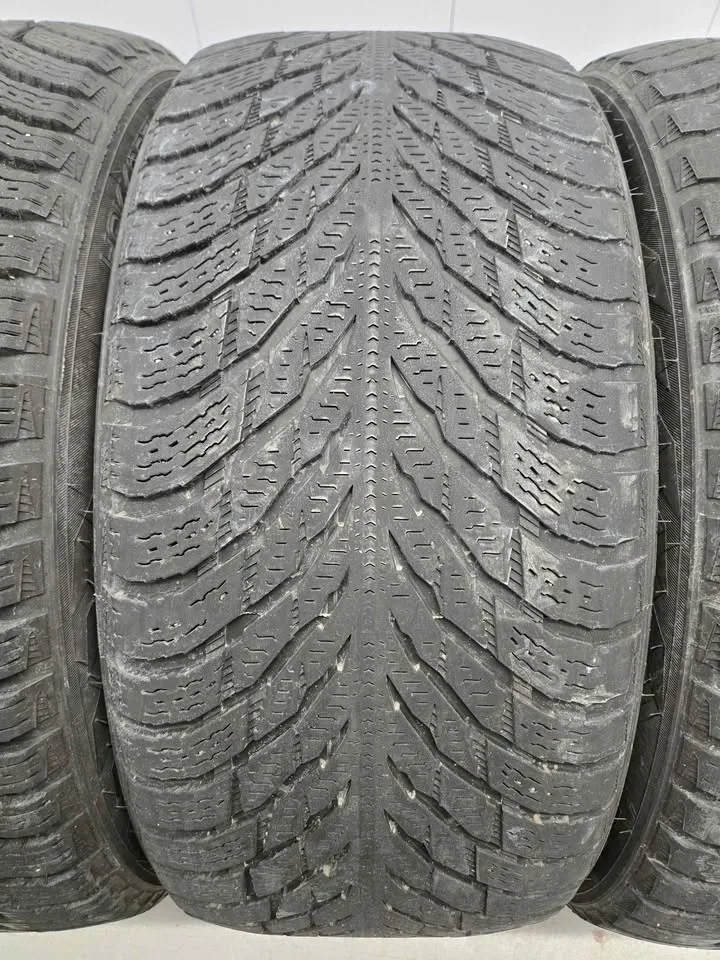 Nokian Hakkapelitta Winter Tires- 235/45R18 image indicator(5)