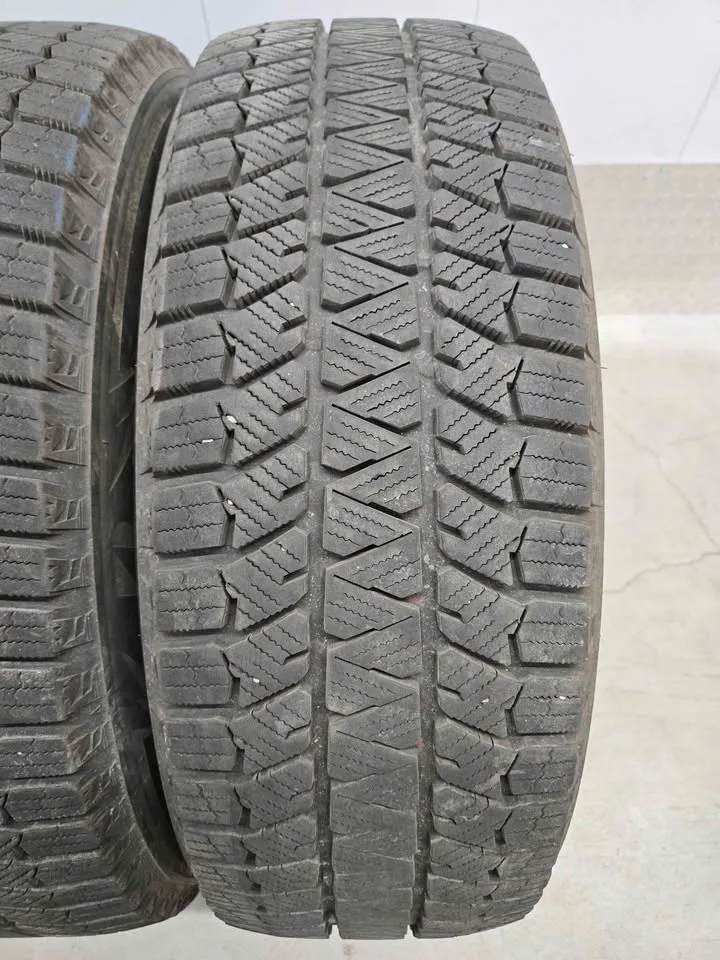 Four Winter Tires- 225/65R17 image indicator(5)