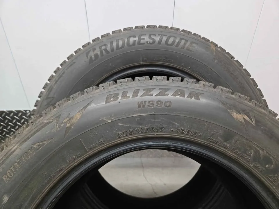 Four Winter Tires- 225/65R17 image indicator(9)