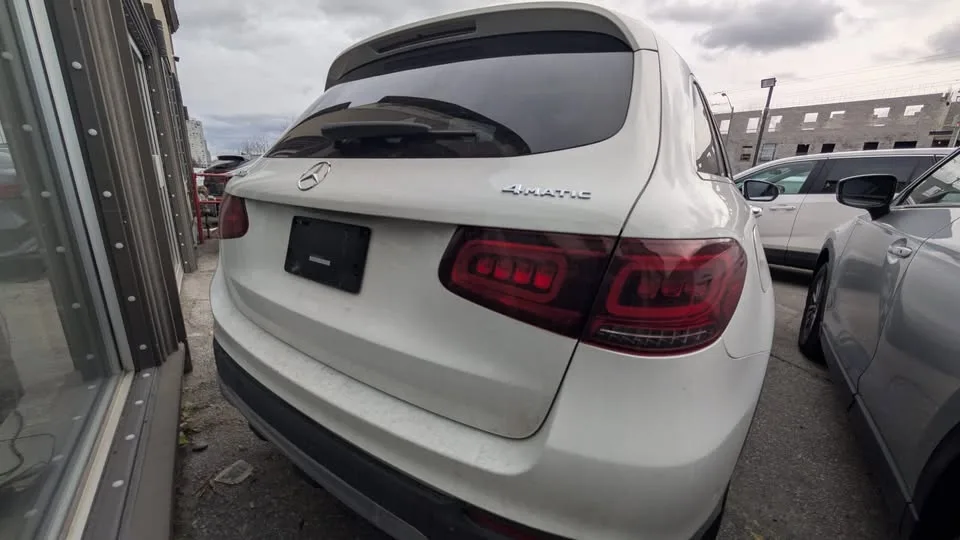 2022 Mercedes-Benz GLC 300 image indicator(4)