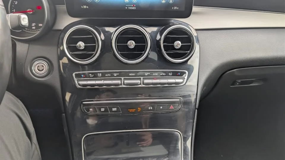 2022 Mercedes-Benz GLC 300 image indicator(8)
