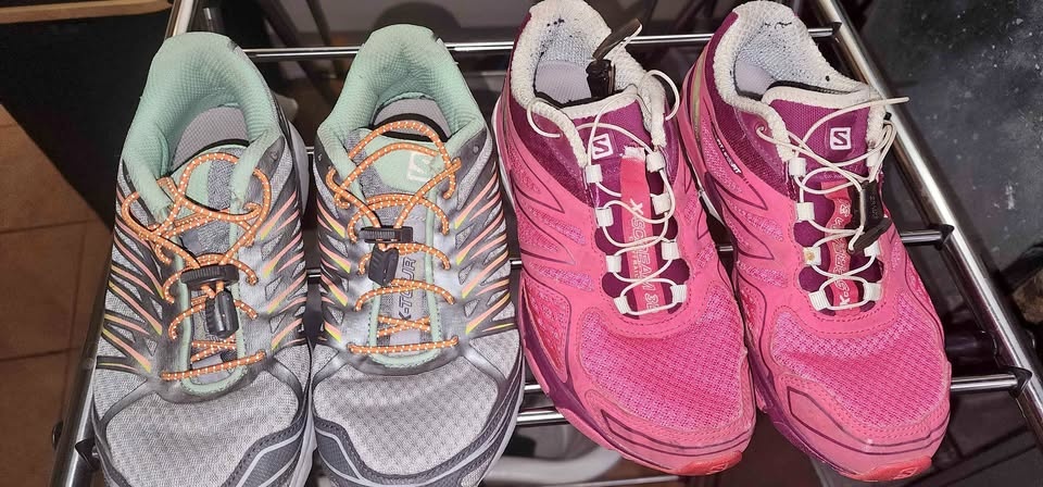 Salomon Womens running shoes Size 7 US