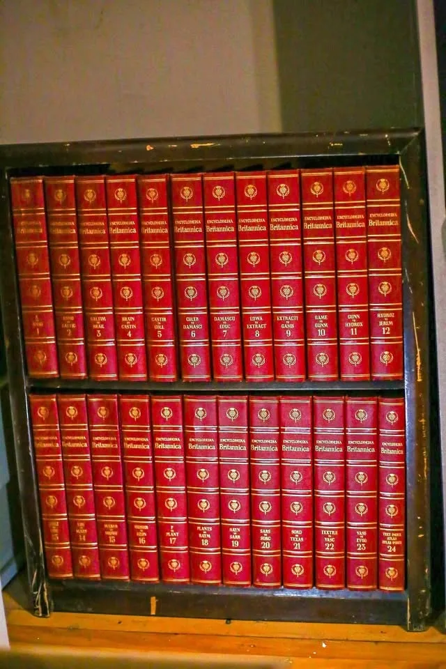 Encyclopedia Britannica 1960 With Original Storage