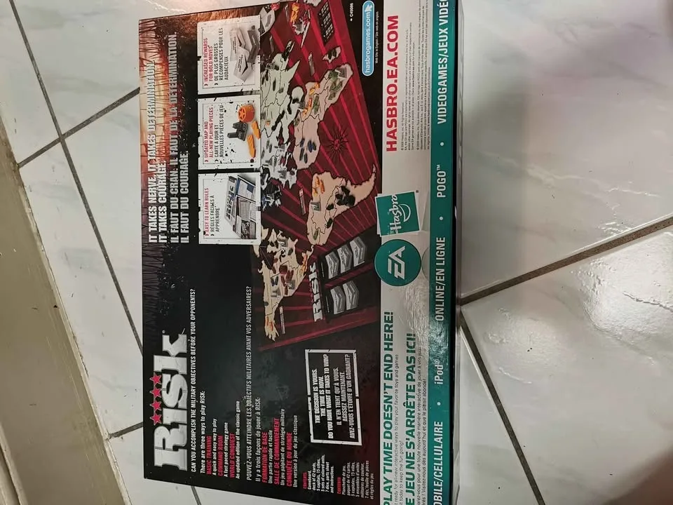 Risk + All Canadian Trivia 10th Anniversary Edition image indicator(5)