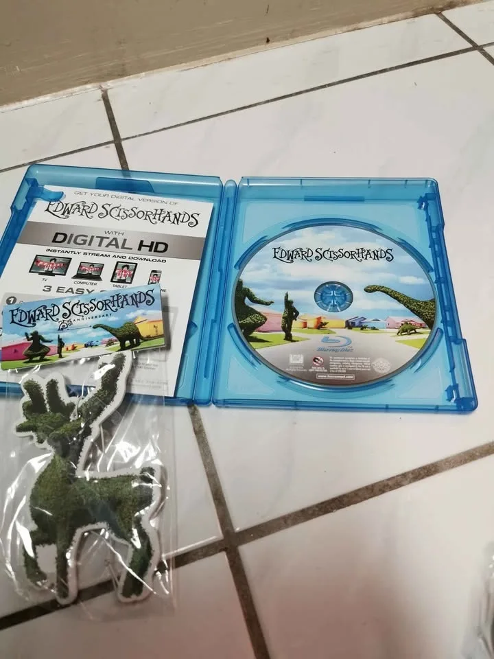 Edwards Scissorhands 25th Anniversary Boxset image indicator(7)