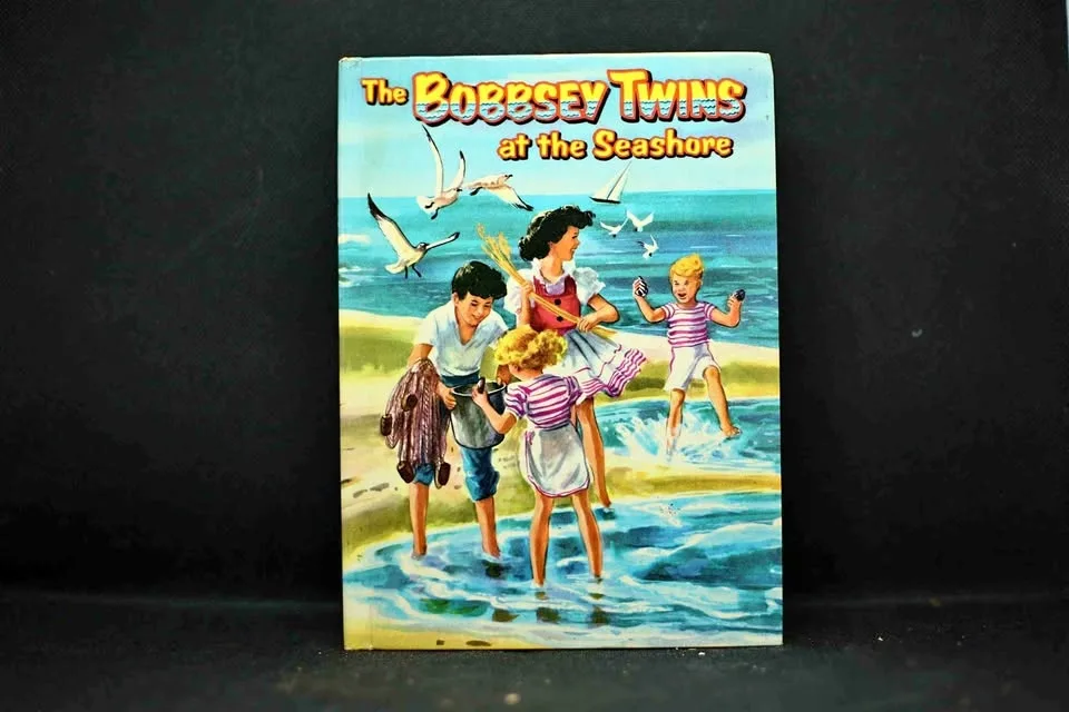 1954 The Bobbsey Twins at the Seashore