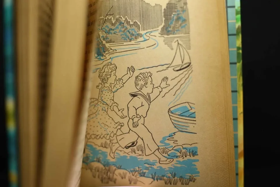 1954 The Bobbsey Twins at the Seashore image indicator(6)