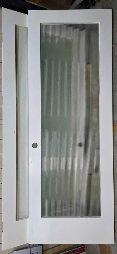 Shaker glass solid door