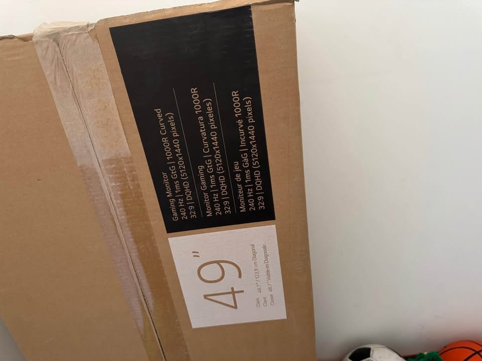 Ultragear 49’ monitor - photo 2
