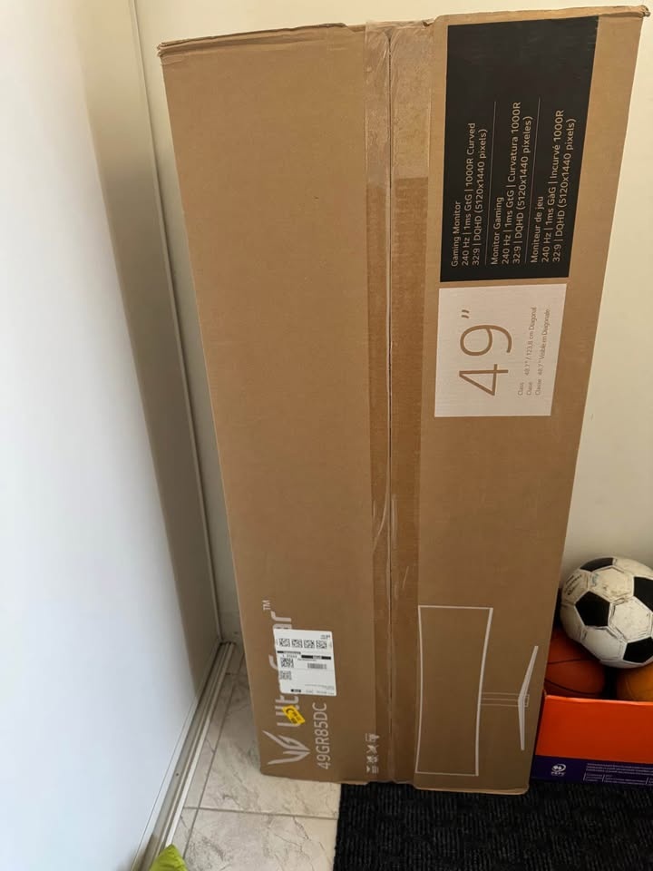 Ultragear 49’ monitor - photo 3