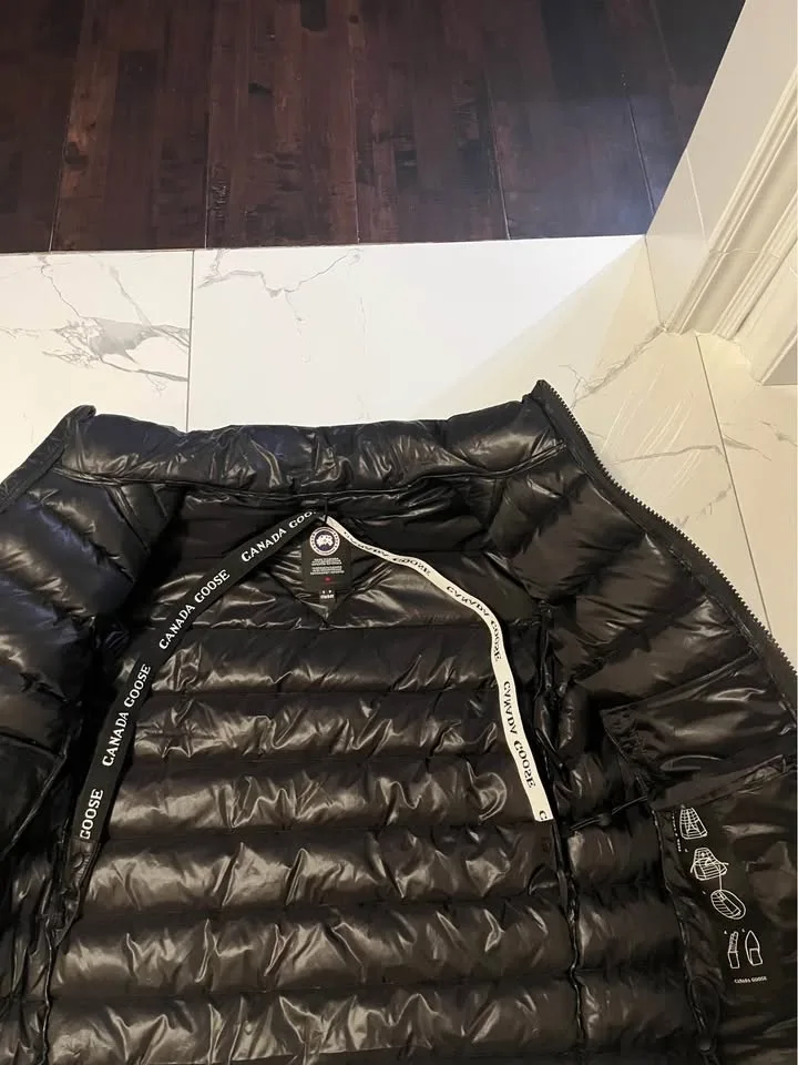 Men’s Canada goose jacket image indicator(2)