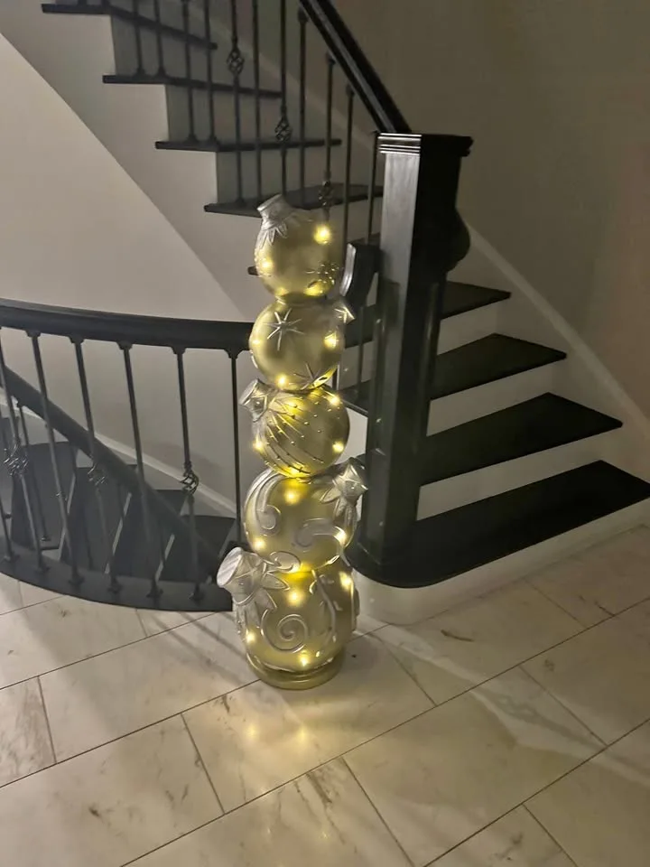 Xmas 4 Foot Stacking Decoration Balls $95