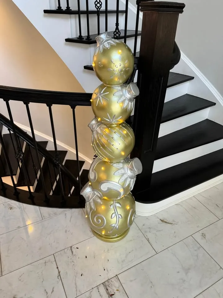 Xmas 4 Foot Stacking Decoration Balls $95 image indicator(2)