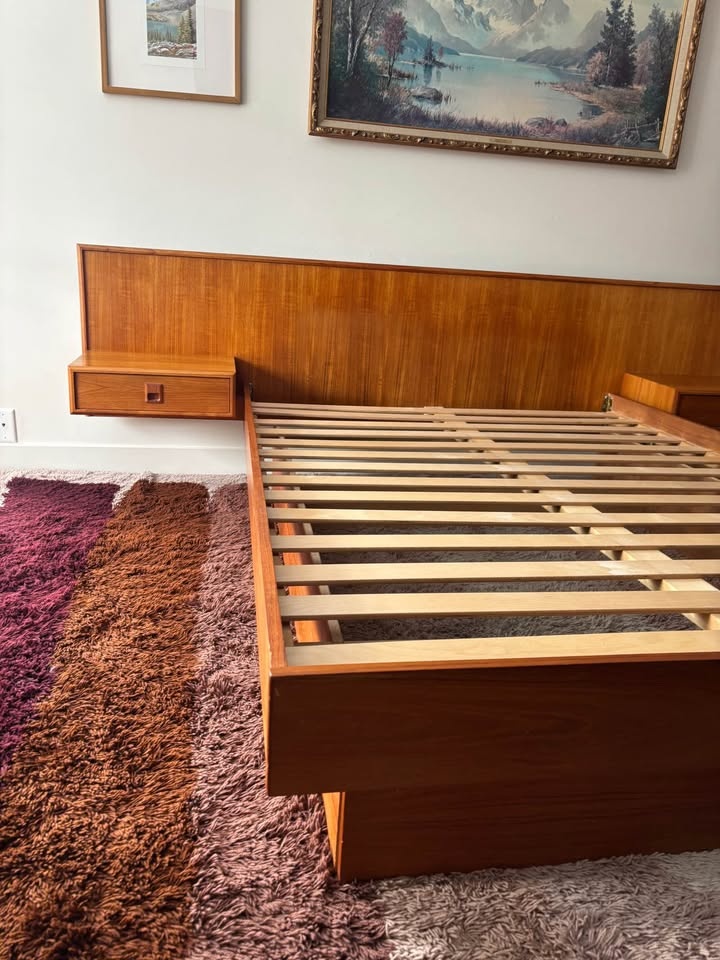 Midcentury Teak Bed with floating night tables - photo 3