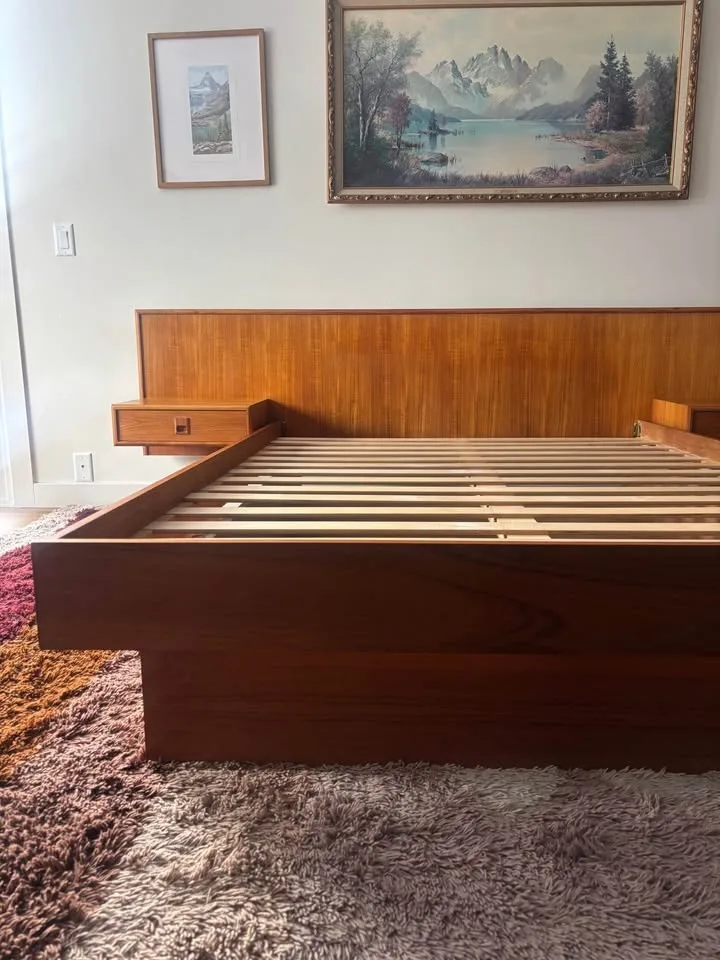 Midcentury Teak Bed with floating night tables image indicator(6)