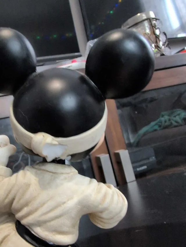 Disney Mickey Figurine image indicator(2)