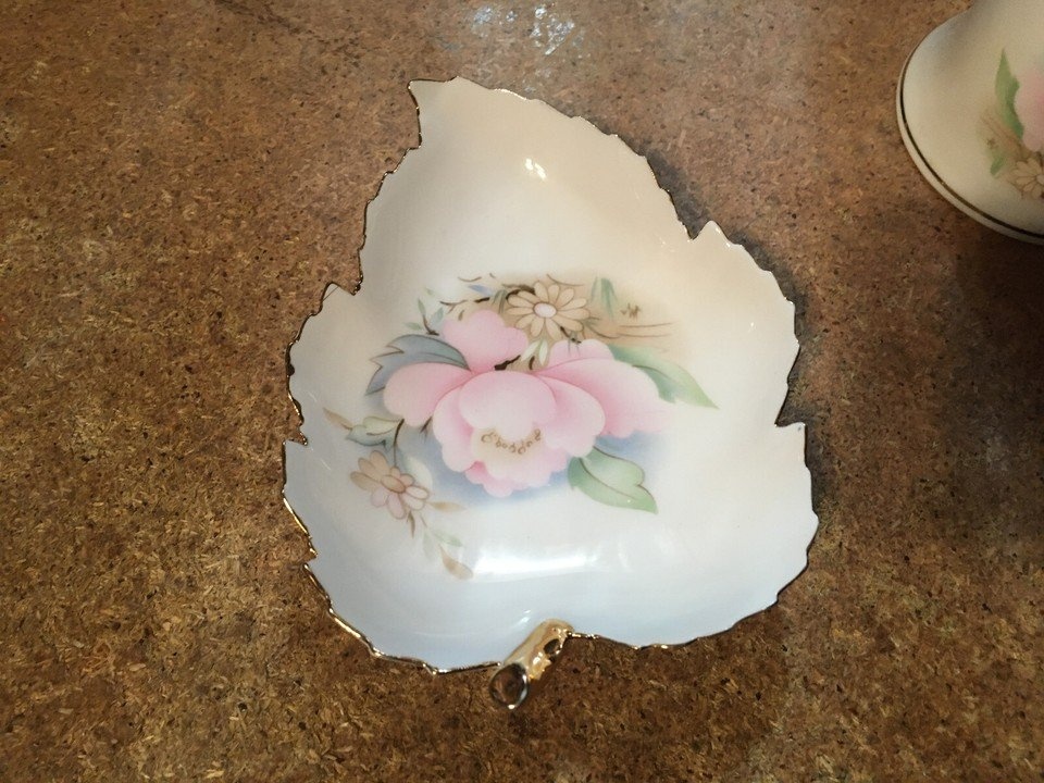CROWN ROYAL FINE PORCELAIN BELL & LEAF DISH - photo 2