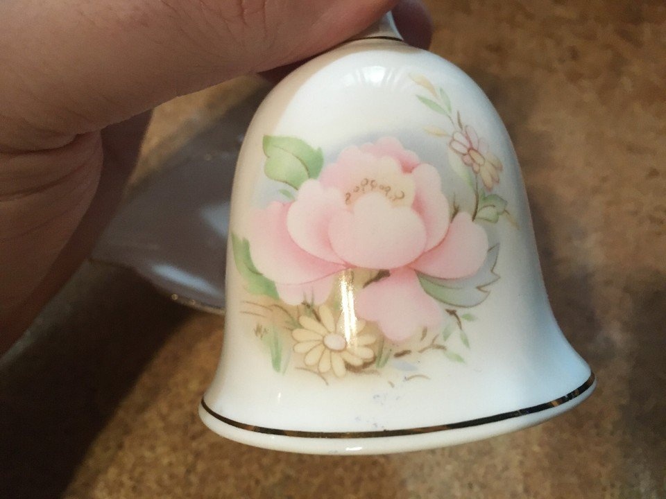 CROWN ROYAL FINE PORCELAIN BELL & LEAF DISH - photo 4