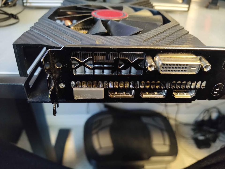 AMD XFX Radeon RX580 OC+ 8GB 1406M - photo 4