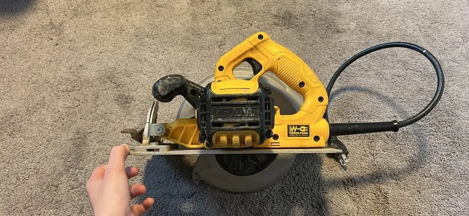 Dewalt corded circular saw image indicator(4)