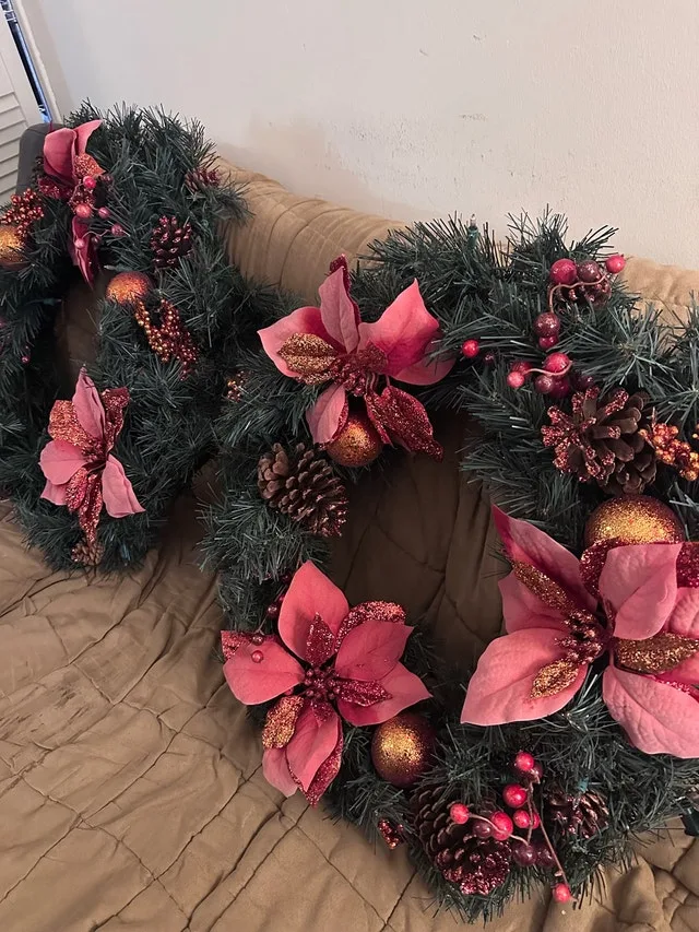 Christmas Wreaths image indicator(2)