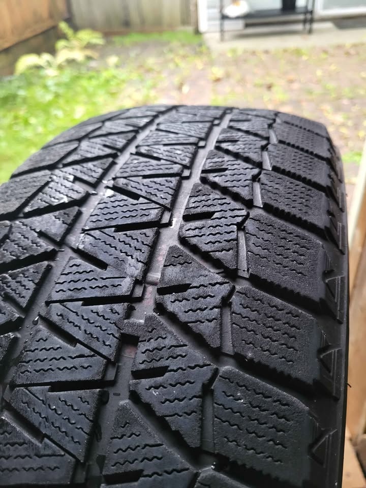 Set of 4  - Blizzak 225/65R17 - photo 4